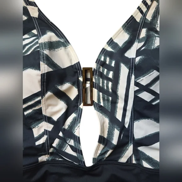 Miraclesuit Monochrome Graphic One Piece - Picture 4 of 11